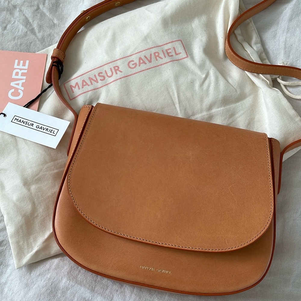 NWT Mansur Gavriel Classic Crossbody in Cammello.